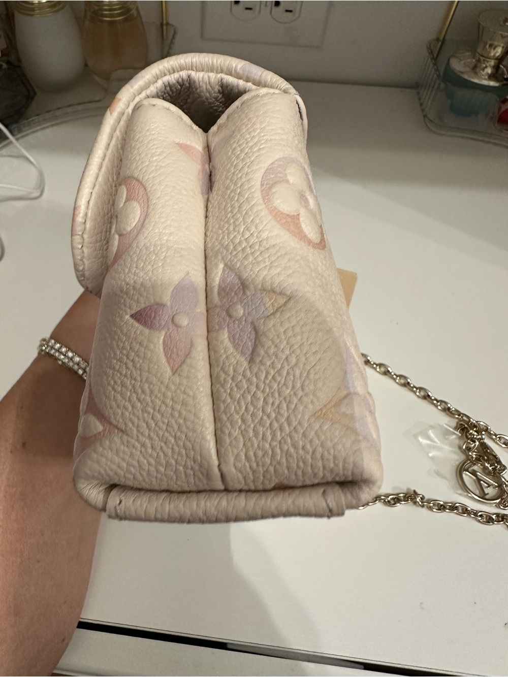 LOUIS VUITTON Madeleine NANO
Handbag Women's 8.2×2.3x5 in
Brand New with tags. - Picture 10 of 12